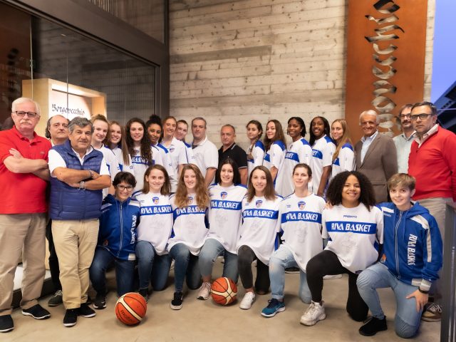 http://www.rivabasket.ch/wp-content/uploads/2020/04/squadra-640x480.jpg